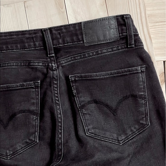 Levi’s 811 Curvy Skinny Jean In Black Discontinued - Picture 14 of 16